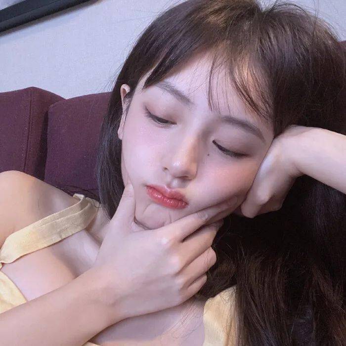 电话也不响了  微信也没人聊了  好友越来越少了  信息也只有10086了