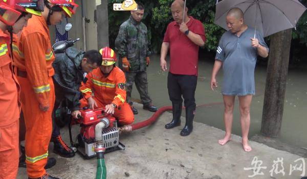 物品|持续强降雨致居民家中被淹 芜湖消防紧急转移救援