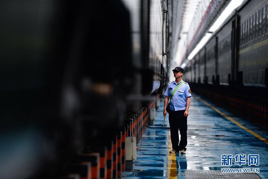 李旺富|高原三代“检车人”：长大后，我就成了你