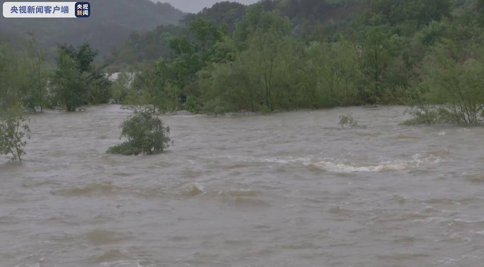 暴雨|安徽多地遭遇暴雨 水库开闸泄洪