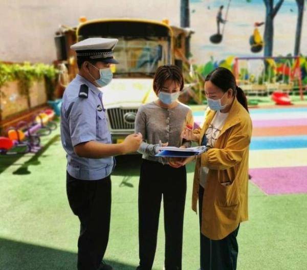 生产|宜川交警“安全生产月”深入校园检查校车