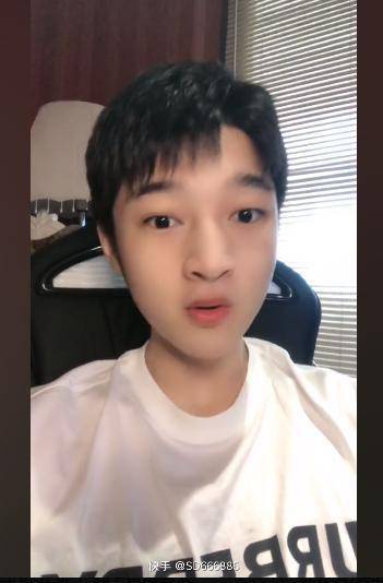 不仅教你游戏技巧,还能教你如何撩妹,快来关注天才少东吧