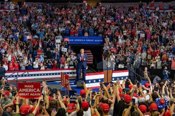 病毒|又想碰瓷中国？特朗普竞选集会上给新冠病毒改名为“功夫流感”