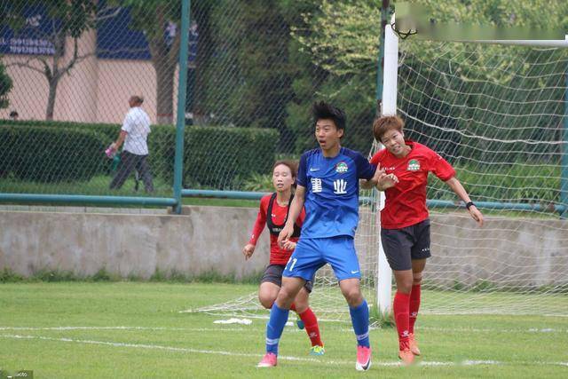 多图流:河南建业女足6-0大胜u17男足梯队