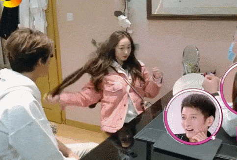 舒服了就取下,洗头也容易尤其建议姐妹们选择带有夹子的发片隐形舒适!