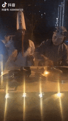 近日,福建龙岩街头也出现爆火的网红