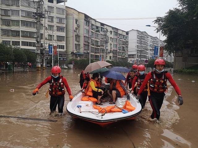 重庆,贵州强降雨致洪涝灾害 直击现场救援情况