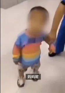 夫妻吵架把1岁半儿子扔在商场，直到3天后……