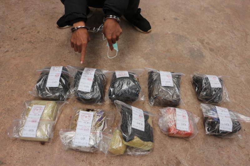 普洱破获特大枪毒“合流案”现场缴获军用手枪子弹