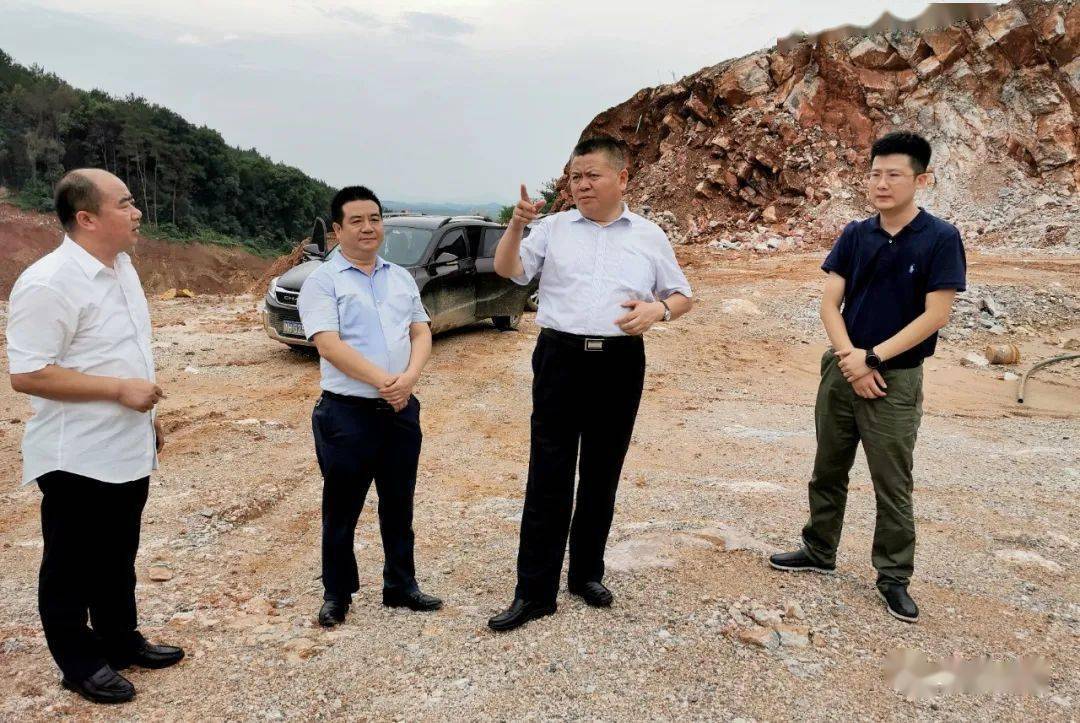 乐平登高山发生山体滑坡;乐平一汽车司机占用非机动车道行驶;乐平安平