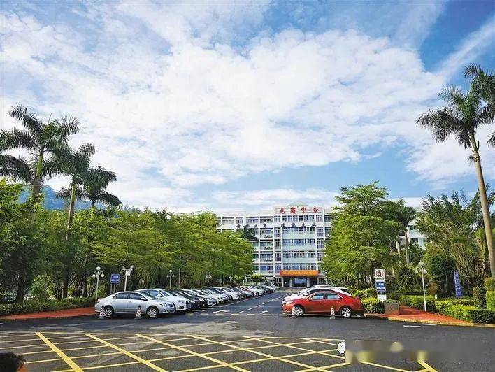 这是 2017届高考1班李彤写给母校深圳市龙岗职业技术学校(龙岗中专)一
