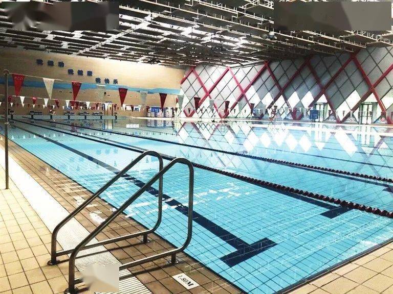 馆将正式对外开放 据悉,遵义市奥体中心游泳馆位于新蒲新区平安大道