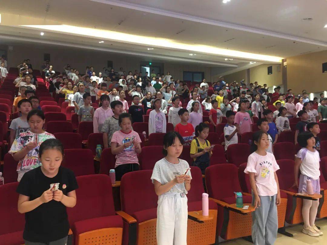 珍爱生命 护航成长——泰州市凤凰小学举行防溺水游泳