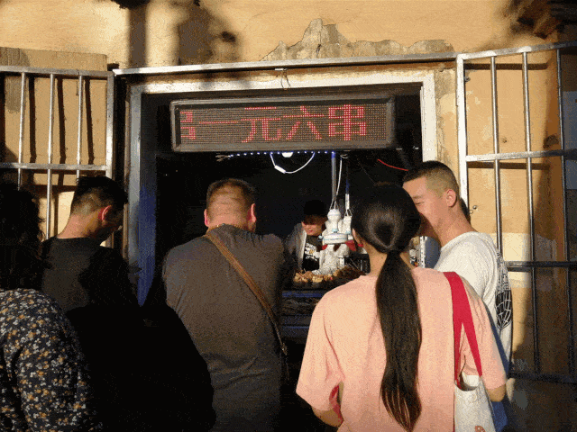 人均十元不到20平的10家小店不排队别想吃第⑤家连桌子都没有