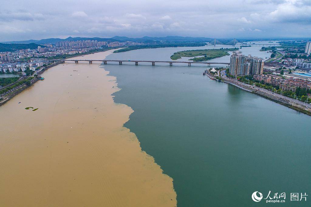 湖北襄阳:航拍汉江景观 雨后泾渭分明