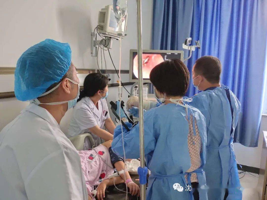 十岁女童误吞一元硬币 医生妙手镜下取异物_搜狐网