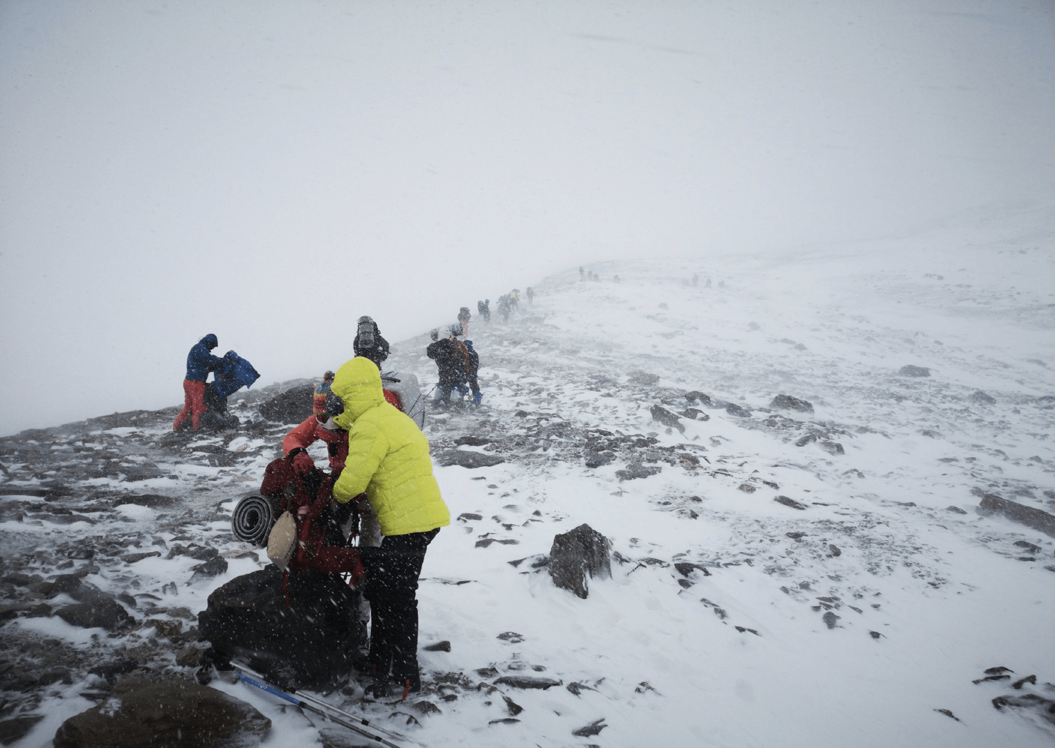 直面雪山起而行之华耐登山队成功登顶海拔6178米玉珠峰