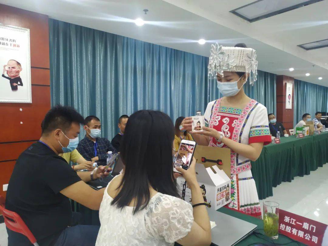 巴东2020年GDP_巴东邓明伟(2)