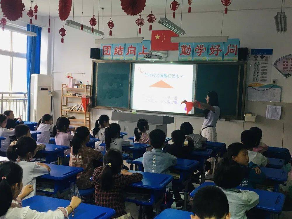 未成年人思想道德建设岚山区明珠路小学开展庆七一系列主题教育活动