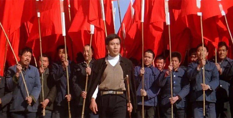 说到焦裕禄题材,30年前,人民艺术家李雪健就在电影《焦裕禄》中,饰演