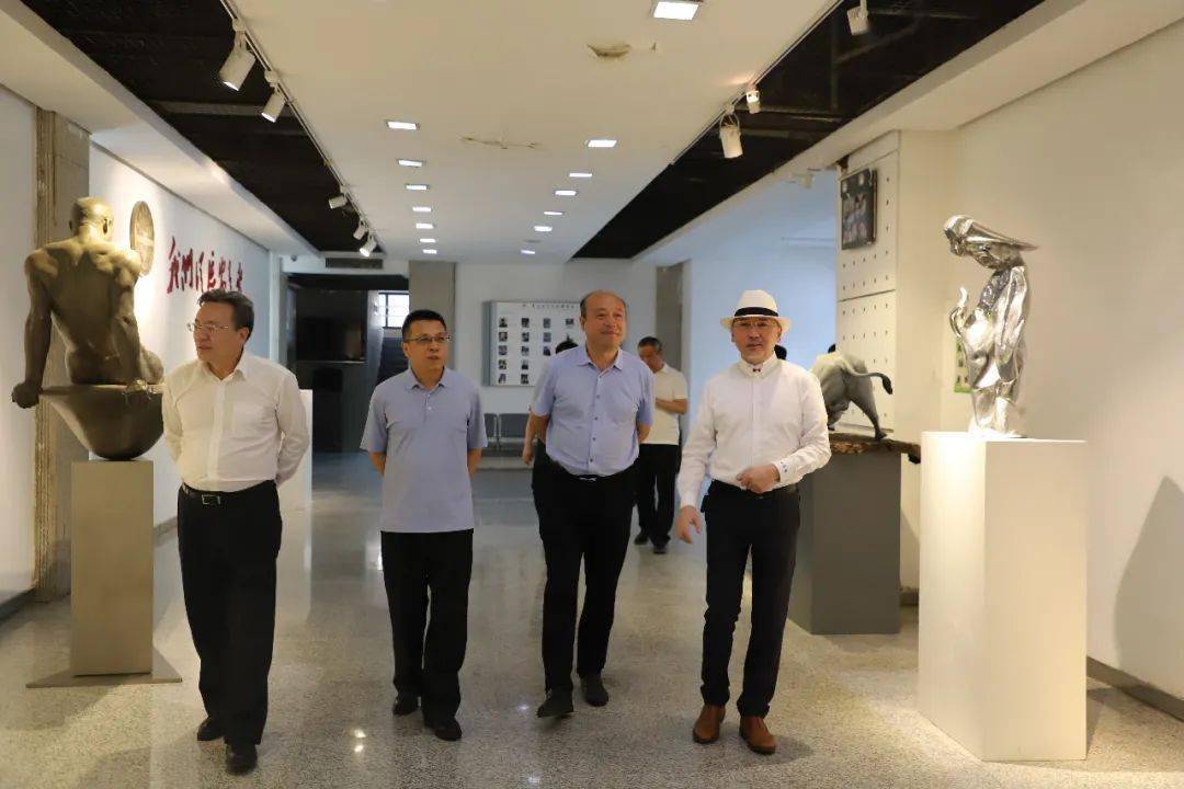 美闻辽宁省发展和改革委员会党组书记主任李雪东一行来我院调研