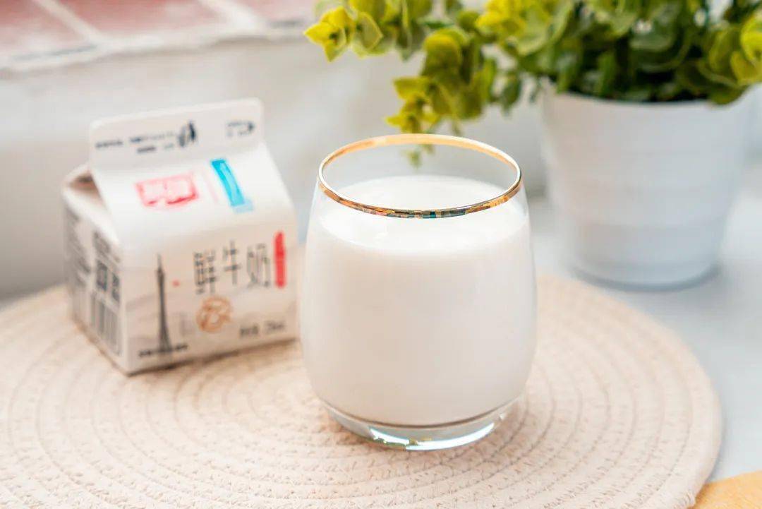 两大ip梦幻合体,诞生了75℃"活"的鲜牛奶?