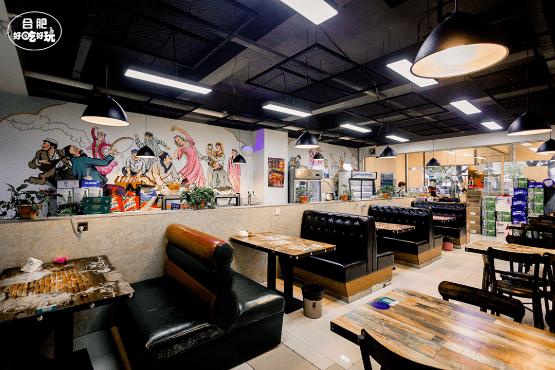 烤肉|来晚只能坐门口吃！这家要靠抢才能吃到的新疆烤肉