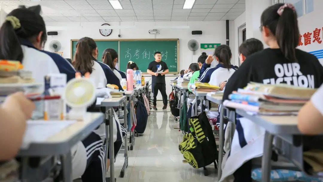 大庆四中校长:你们是校园最靓的仔,也是学校最宠的孩儿!