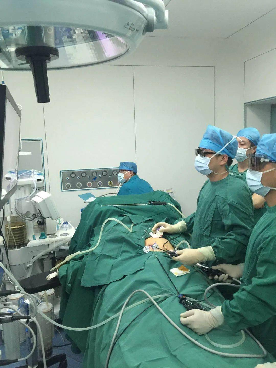以新技术挽救新生命的行动为党的生日献礼||孝义市人民医院开展首例3D腹腔镜下脾破裂切除术