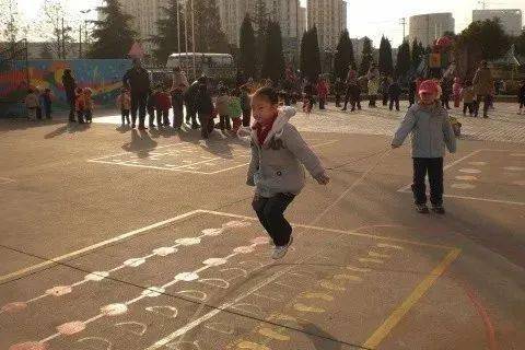 残疾|落下终身残疾!这件事已国家明令禁止,很多家长却还在坑害孩子!少年16万自断双腿