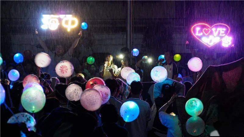 高三|永远难忘…海宁3所学校晚上出现震撼一幕…