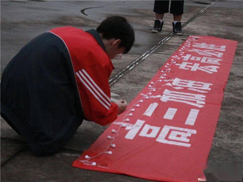 高三|永远难忘…海宁3所学校晚上出现震撼一幕…