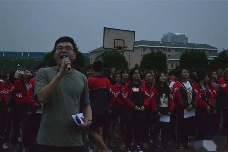高三|永远难忘…海宁3所学校晚上出现震撼一幕…