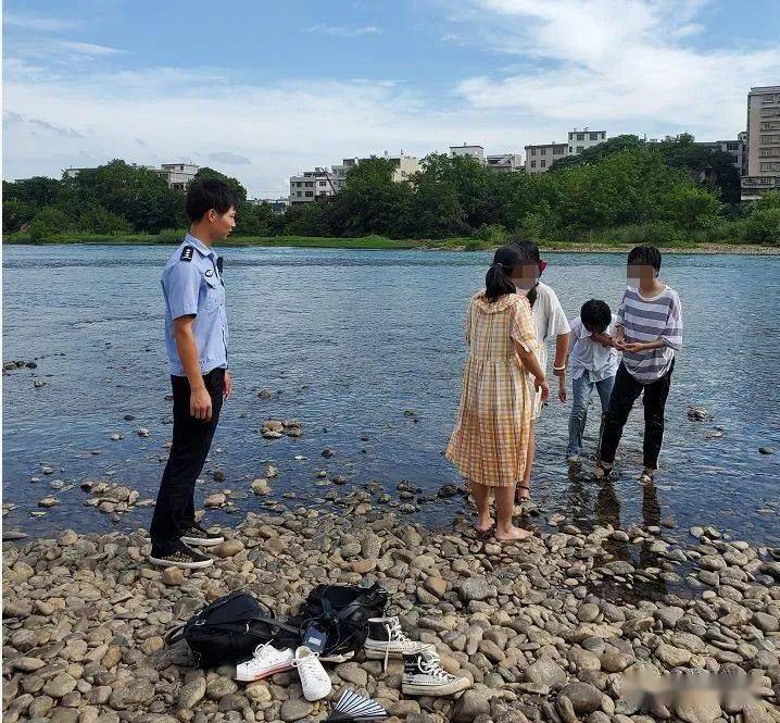 惊险一幕!南康唐江大桥下4名小孩玩水,无大人在场,幸亏