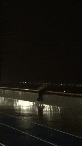 暴雨之夜,出租车司机一路尾随女乘客!结局意想不到