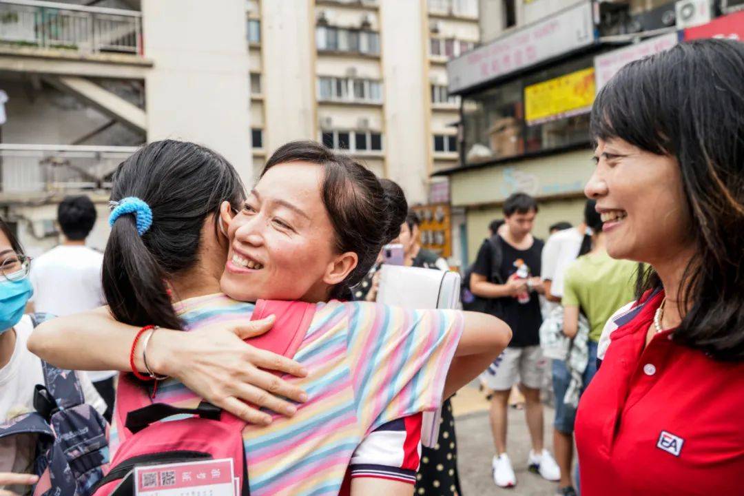 高考|多图直击桂林高考现场!这一幕幕让人动容…