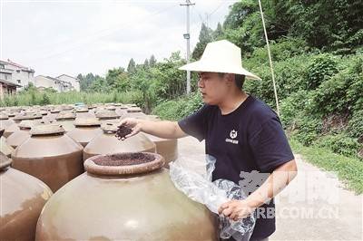 安岳晒醋|90后小伙子爱上“醋坛子”