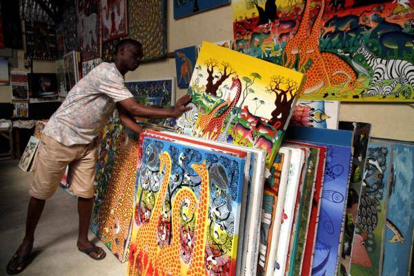 挺嘎|坦桑尼亚：疫情下的手工艺品市场