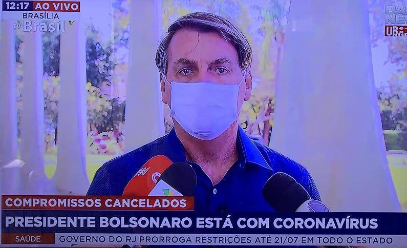 阳性|巴西总统在直播中宣布自己新冠病毒检测阳性，说完当众把口罩摘了……