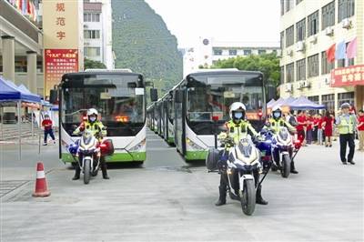 考生|莘莘学子“磨剑十年”上考场