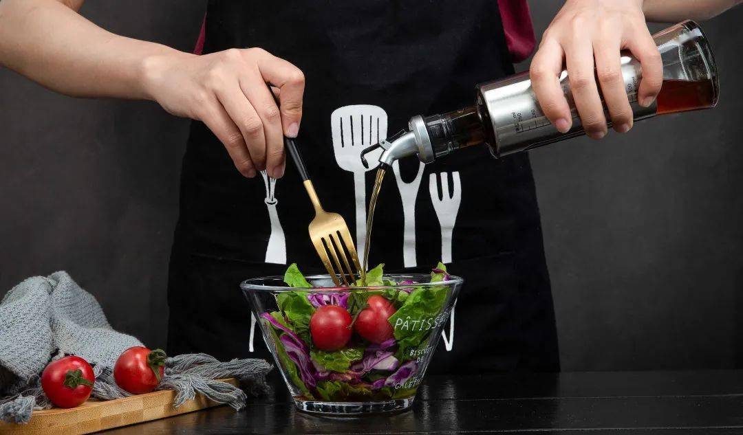 双枪|暗藏5处「机关」！解决厨房一顽疾这只中国造的10多块钱玻璃瓶