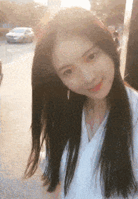 等公交的时候,遇到一位姑娘,回头那一刻我恋爱了返回搜狐,查看更多