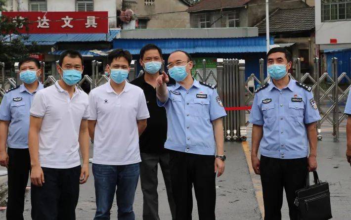 高考|【护航高考】风里雨里，我守护你……