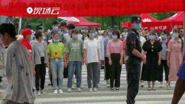 考场|刚刚，歙县高考点又传来最新画面！考场外的这一幕，感动了无数人