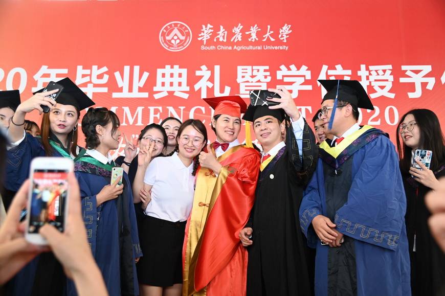 云聚|“隔屏不隔爱”！大学生“云聚”毕业典礼说再见