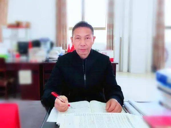 蔡兴刚甘为人梯 谱写教坛传奇