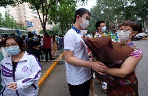 高考|现场 | 高考结束啦！