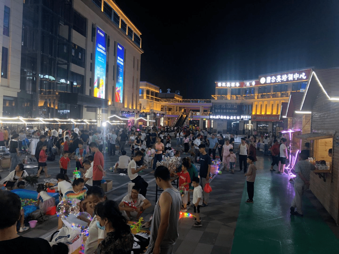 对萧县人来说,夜市的记忆,大概是从已经消失的无影无踪的,现在位于