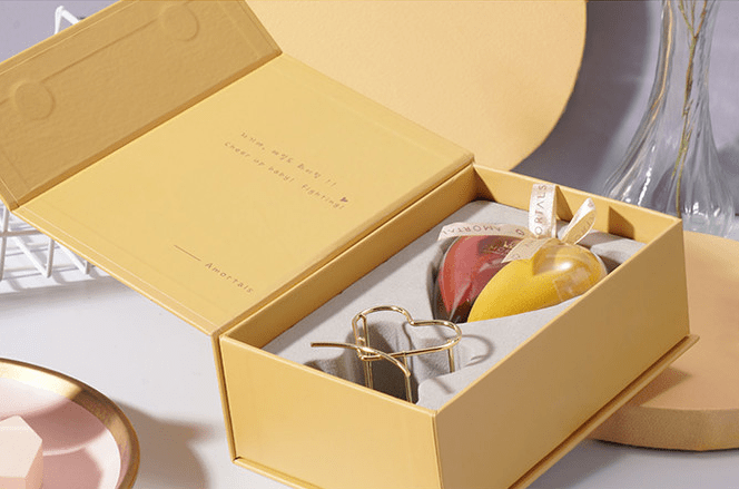 夏日|黄晓明狂流汗不脱妆，杨超越的“落泪女团妆”上热搜！一线女星背后百万化妆师的夏日最强无暇底妆教程送上！