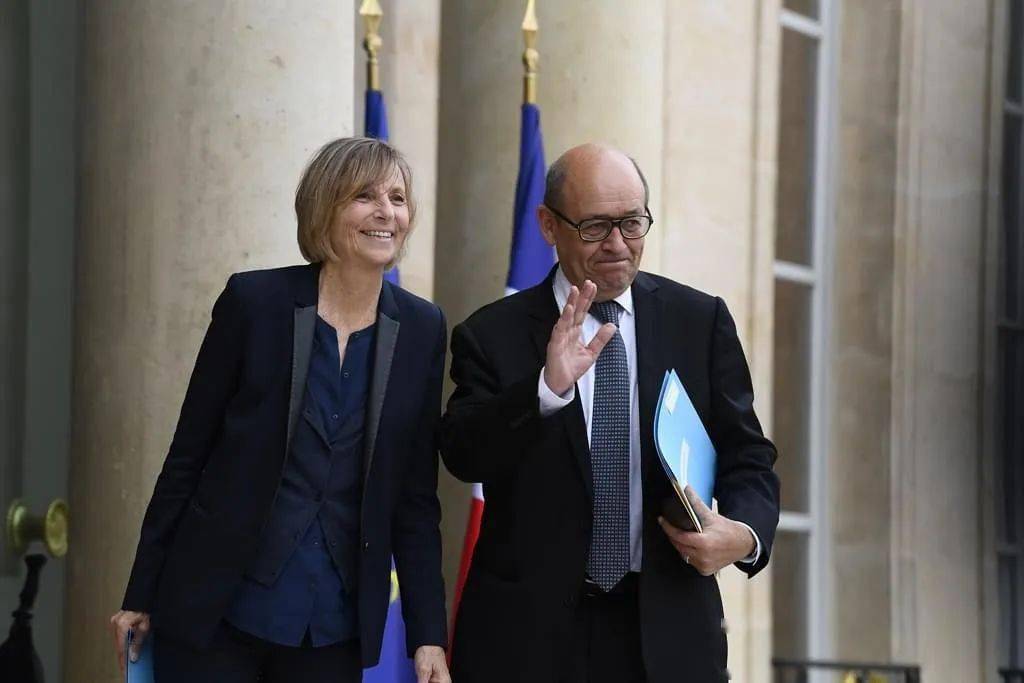 法国总理|刚刚请辞的法国总理，星战迷、打拳击，还是位有衣品的美男子